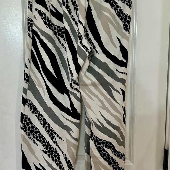 2 Piece Nike Women's Animal-Print Jogger Set - Black, Gray, Beige - Picture 15 of 16